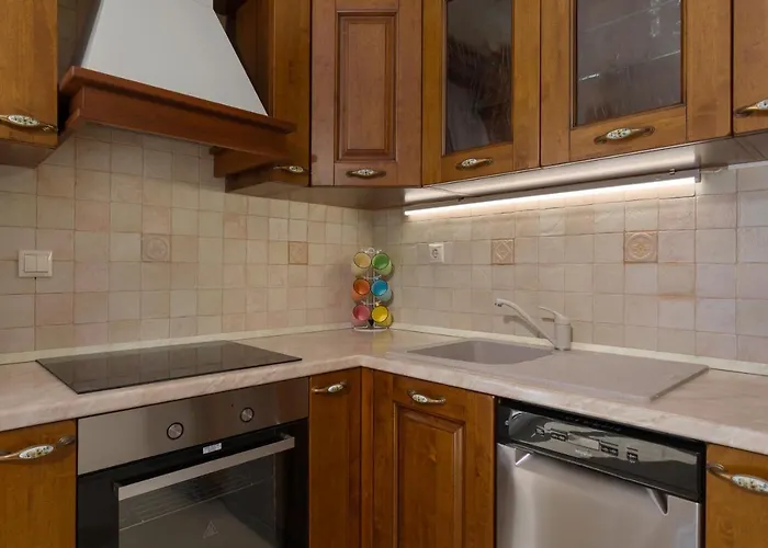 Melody Complex Nyaraló *